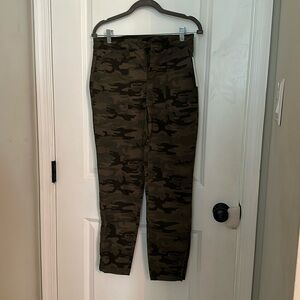 Women’s Camo print skinny jeans
